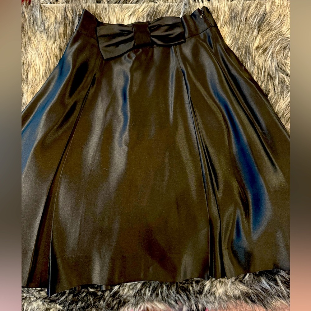Chic Milly black skirt with bow
